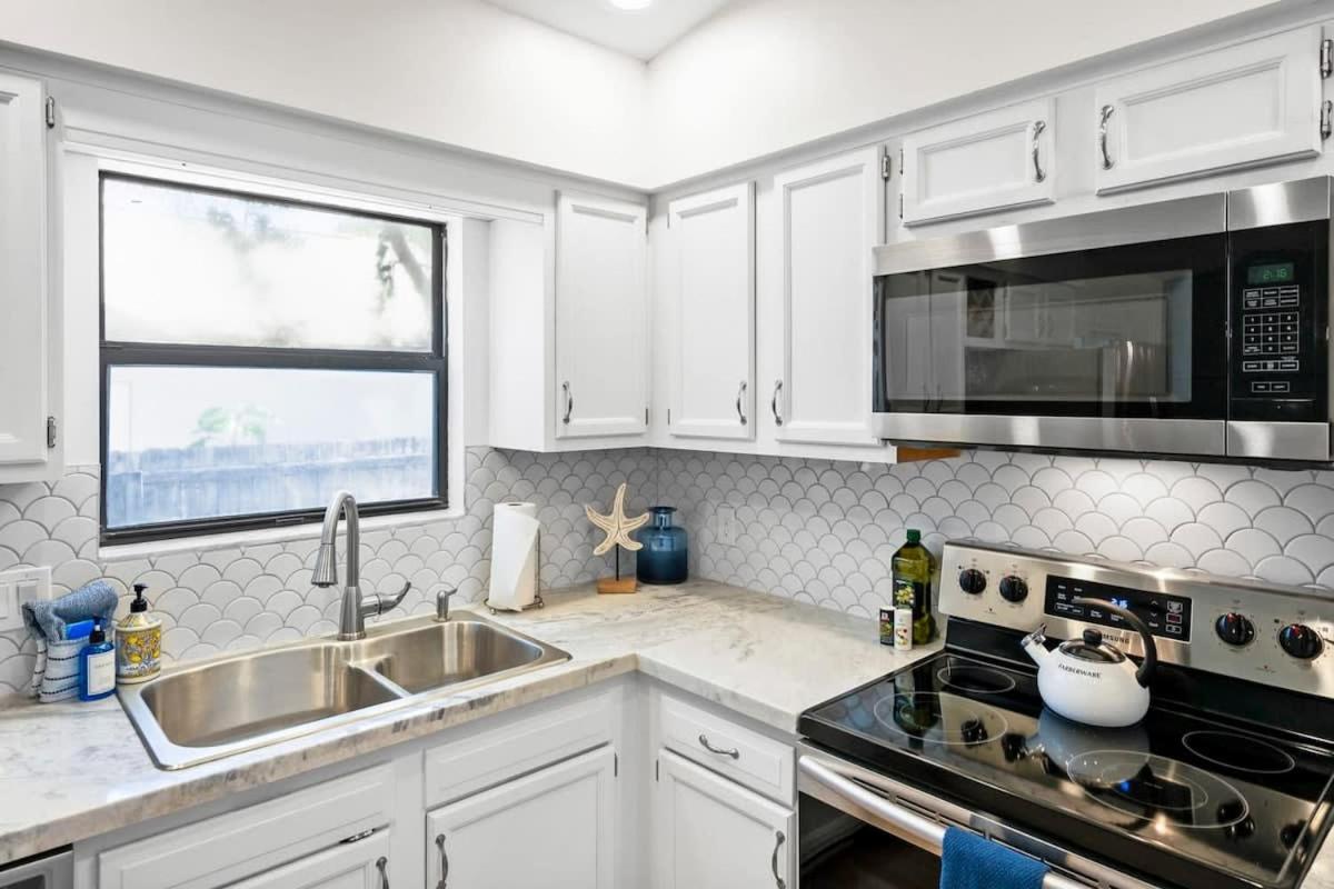 The St Augusdream Renovated Beach House Sleeps 8 Walk To Beach St. Augustine Bagian luar foto