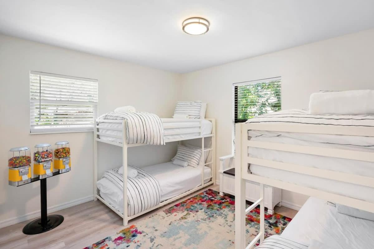 The St Augusdream Renovated Beach House Sleeps 8 Walk To Beach St. Augustine Bagian luar foto