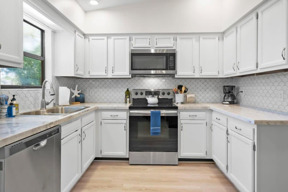 The St Augusdream Renovated Beach House Sleeps 8 Walk To Beach St. Augustine Bagian luar foto